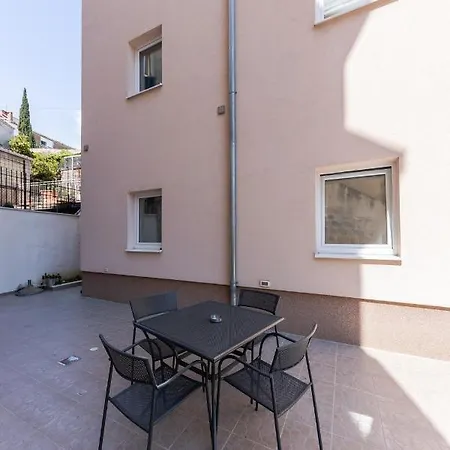 아파트먼트 세르지오 아파트 *